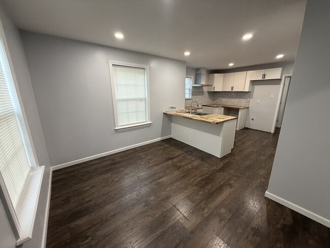 Building Photo - 1031 N Belvedere Blvd