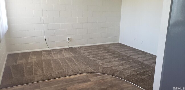 Building Photo - 565 Roberts St