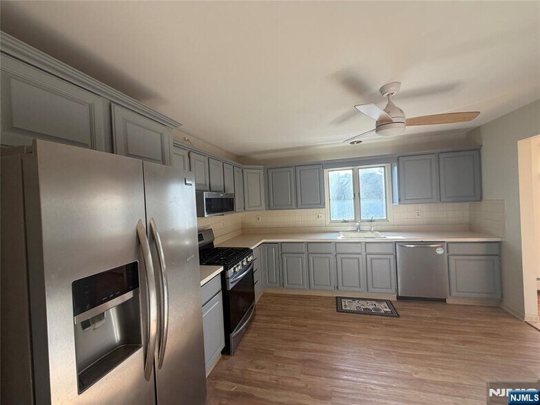 Building Photo - 25 Elm Ave