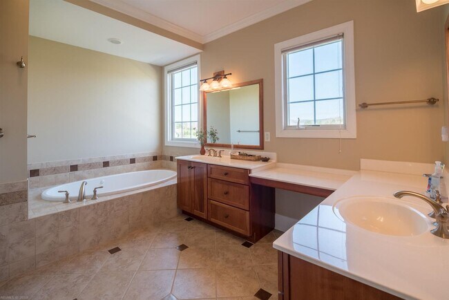 Building Photo - Charming Wyatt Farms Home with Stunning Vi...