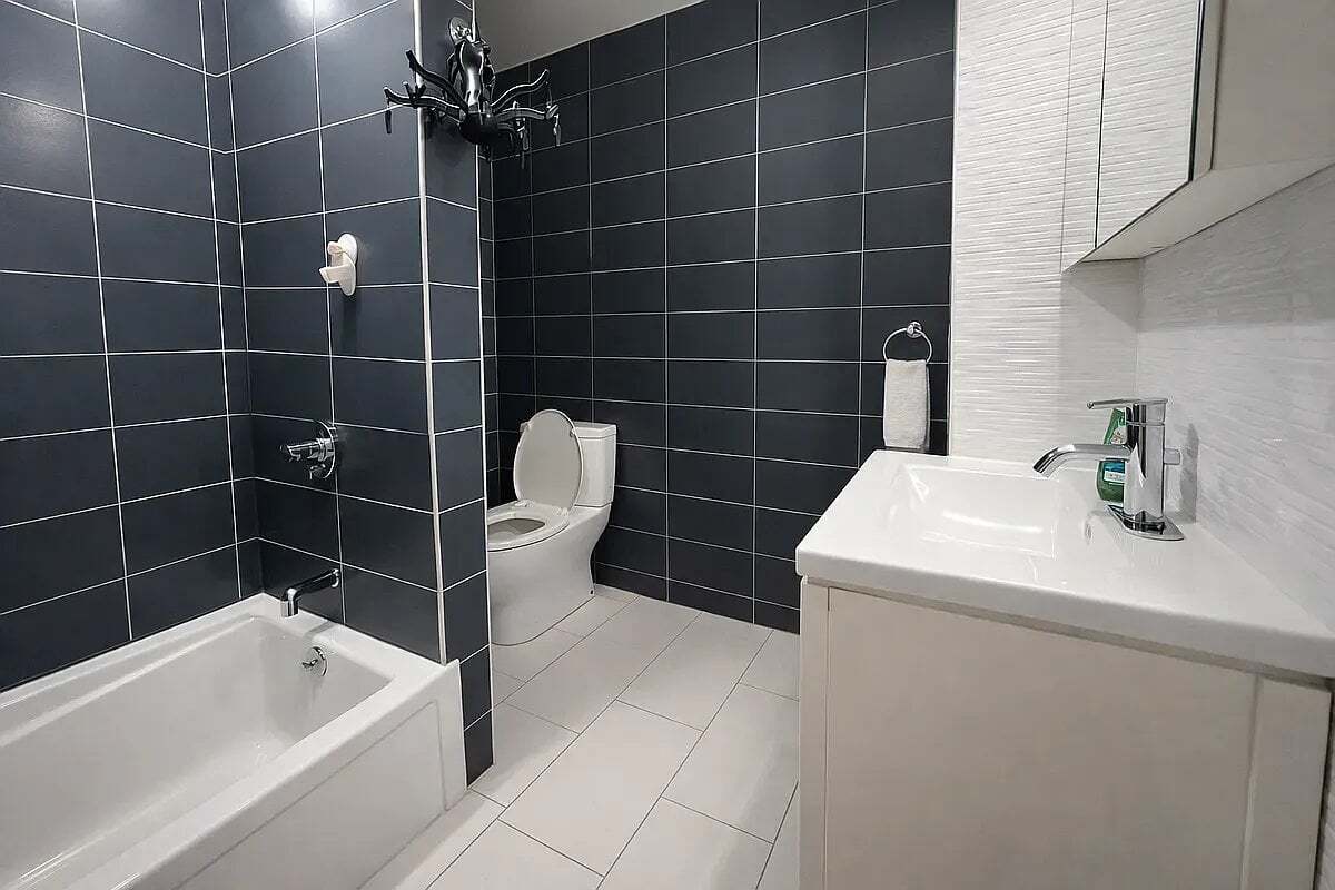 Building Photo - 723 Third Avenue