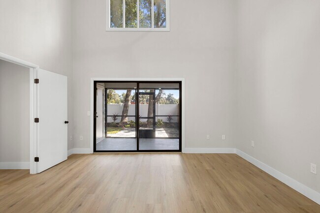 Building Photo - 805 Clake St