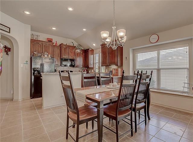 Building Photo - 5009 Holliday Dr