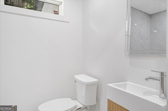 Building Photo - 2353 Clarissa Dr NW