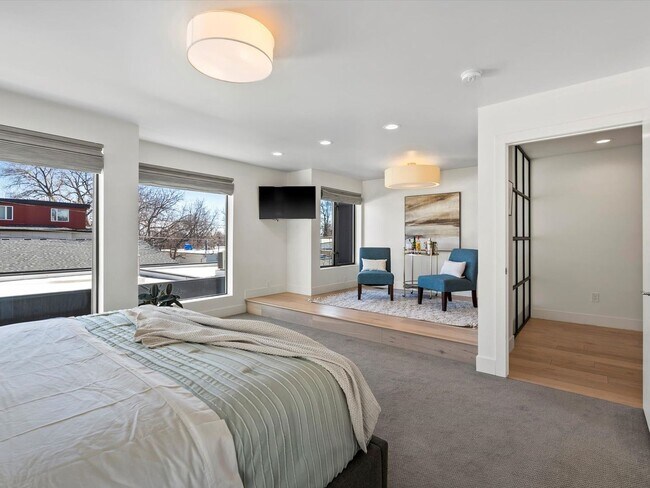 Building Photo - Luxury 3-Bed, 3.5-Bath Denver Home with Ro...