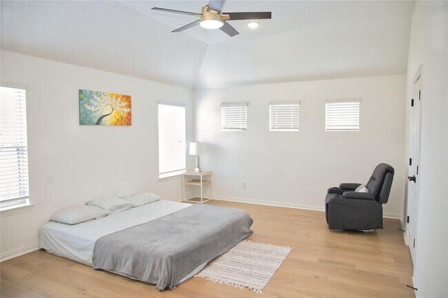 Building Photo - 1209 Cole Ests Dr