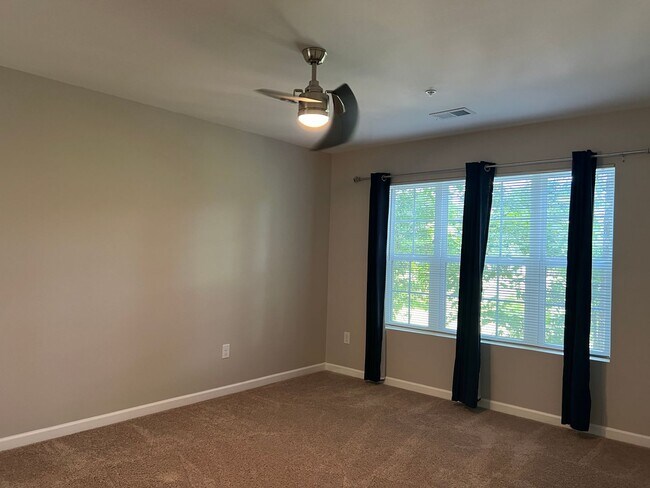 Building Photo - 3 Bedroom, 2 Bath, Condo at Tullamore Lakes in Sun Colony. Available now@