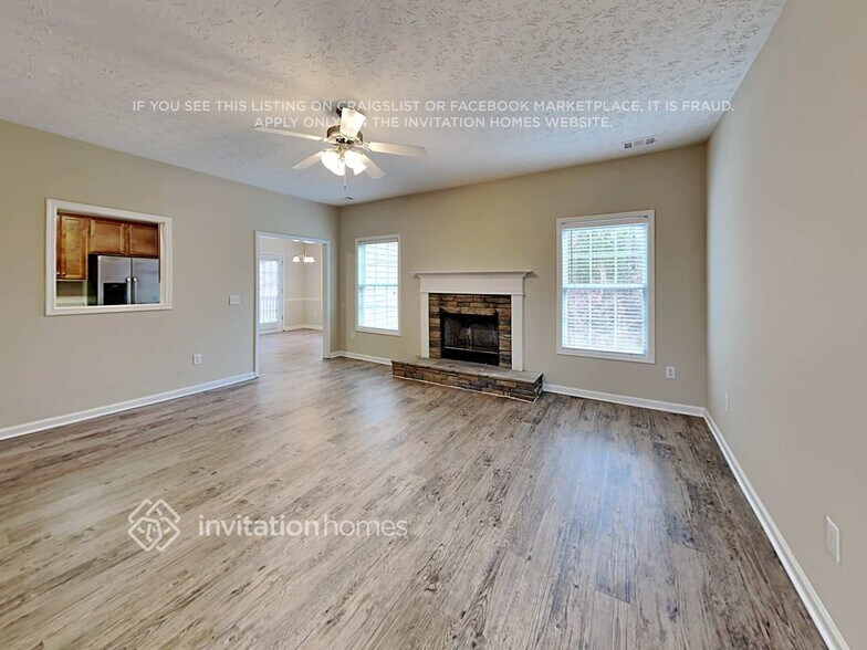 Building Photo - 633 Country Grove Ln NE