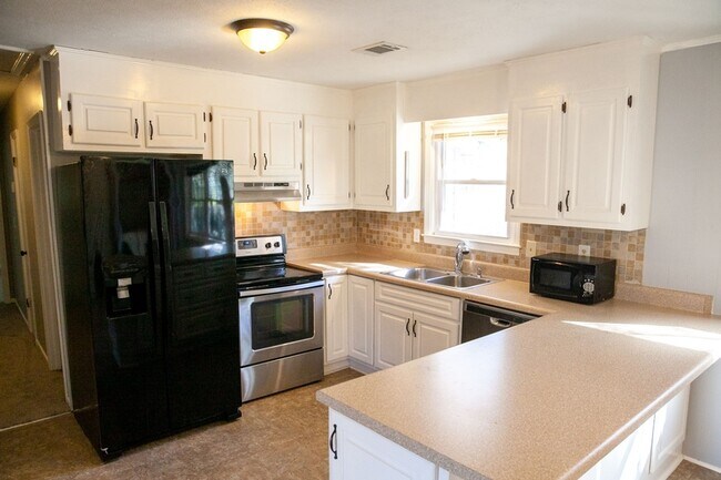 Building Photo - 24 Barclay Dr