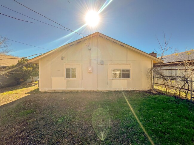 Building Photo - Available NOW!!!! Adorable home located in...