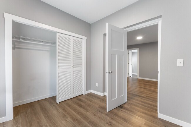 Building Photo - Modern 2-Bed Apartment in Heart of Tacoma