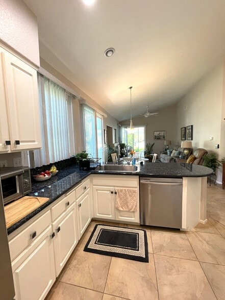 Building Photo - 4868 Thebes Way