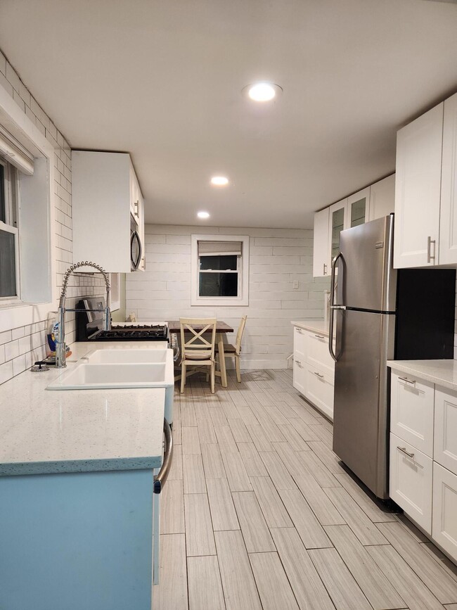 Building Photo - 9350 Whitall Ln