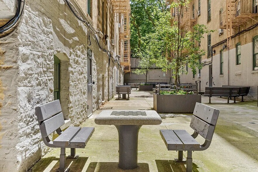 Building Photo - 247 W 63rd St