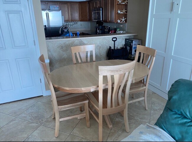 Building Photo - Views! Gorgeous, upgraded penthouse condo at The Breakers