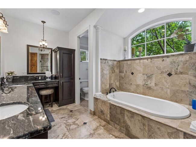 Building Photo - 15700 Portico Dr