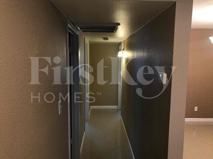 Building Photo - 6025 W Evans Dr