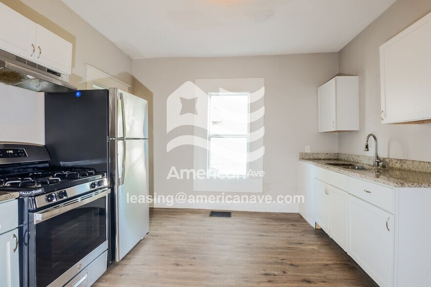 Building Photo - 307 N Denny St