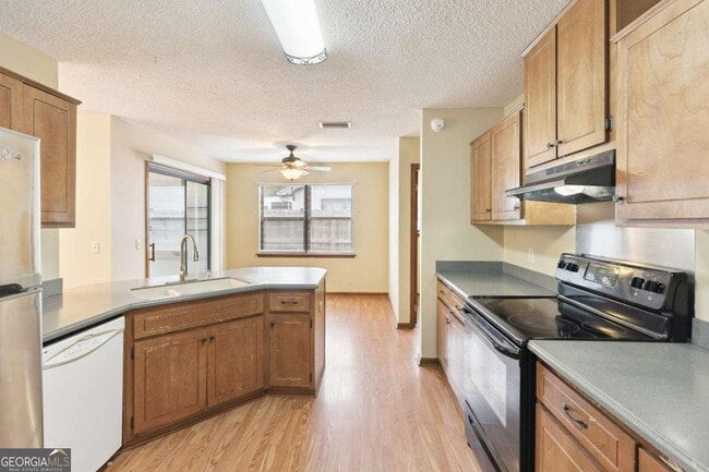 Building Photo - 132 N Woodvalley Dr