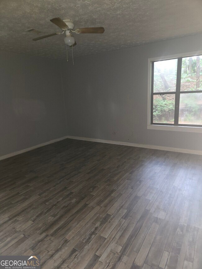 Building Photo - 139 River Oaks Dr