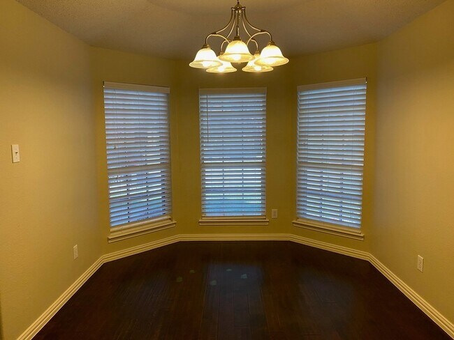 Building Photo - 9909 Carter Dr
