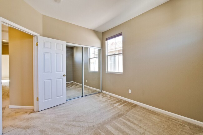 Building Photo - 443 Farrel Ct