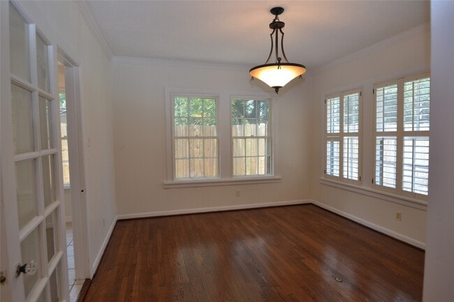 Building Photo - 2135 Bissonnet St