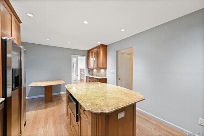 Building Photo - 11 Orchard Cir