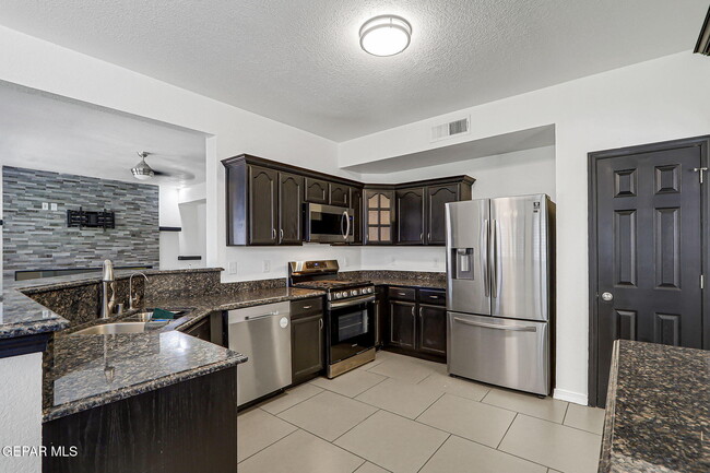 Building Photo - 13913 Golden Mesa Ct