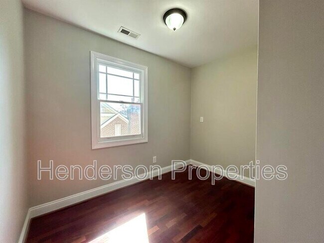 Building Photo - 2229 Chesterfield Ave