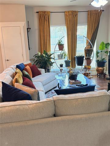 Building Photo - 303 S Kealy Ave