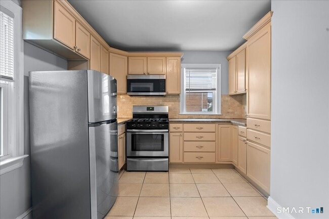 Building Photo - 38 Soundview Ave