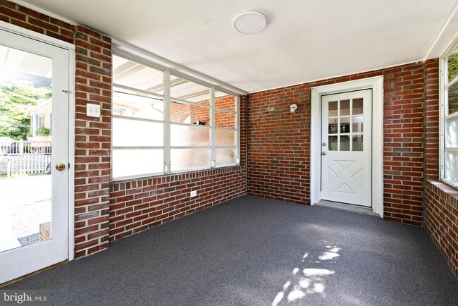 Building Photo - 426 4th Ave