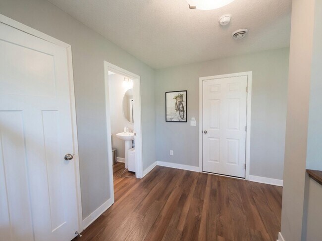 Building Photo - 4782 Martingale Dr
