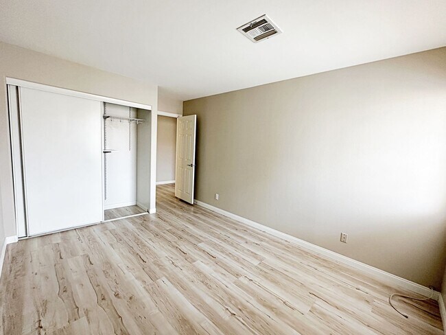 Building Photo - REMODELED 3 BEDROOM HOME IN SOUTH SHORES