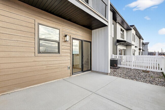 Building Photo - BRAND NEW TOWNHOME IN REXBURG WITH GARAGE
