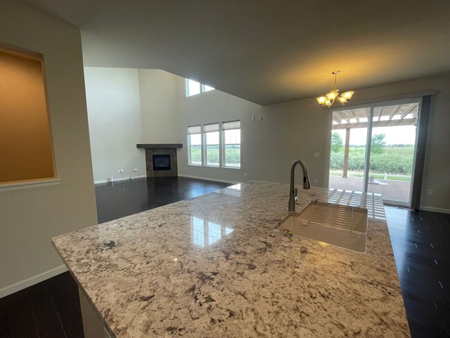 Building Photo - Luxurious 3 Bedroom 2.5 Bathroom House in ...