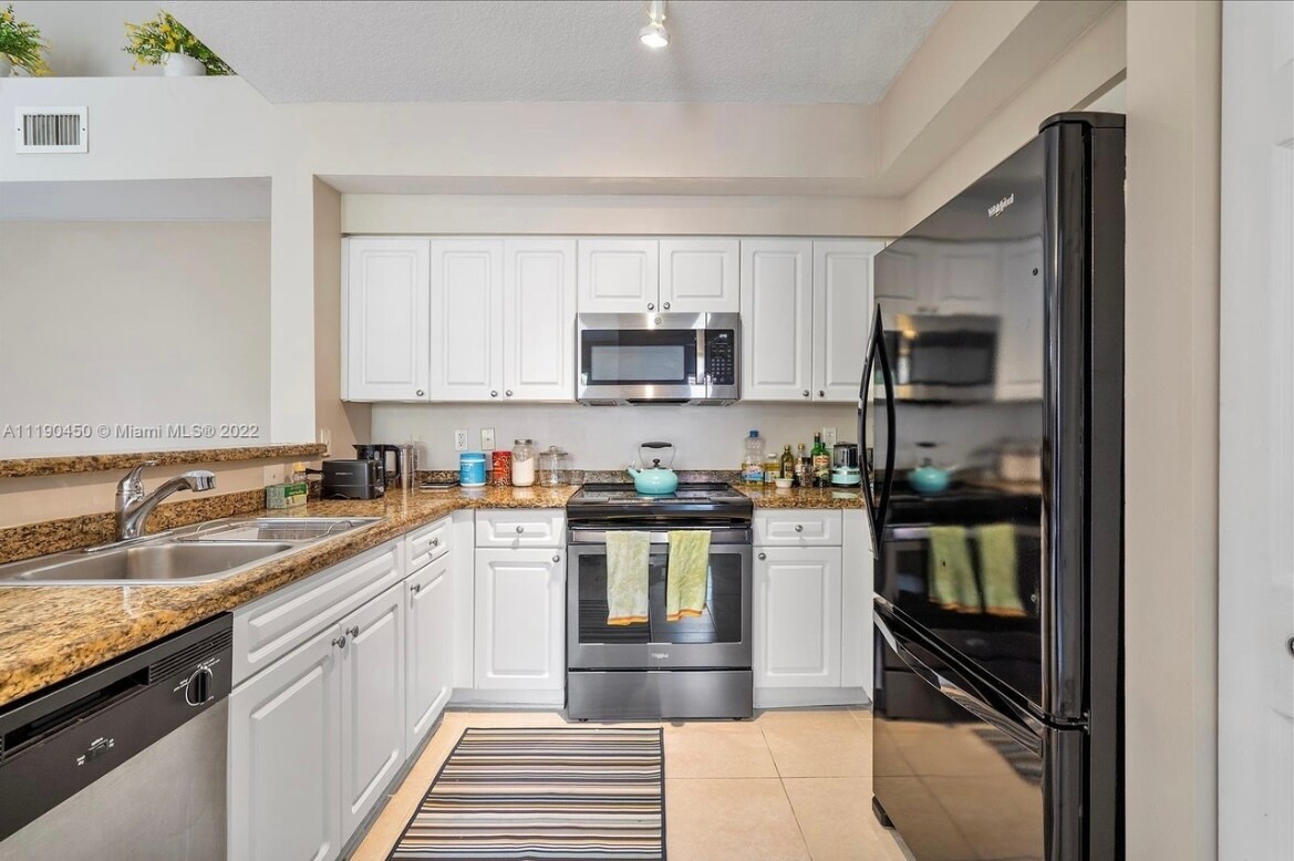 Building Photo - 6851 SW 44th St