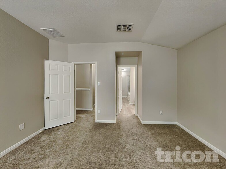 Building Photo - 2676 Diamondback Trail