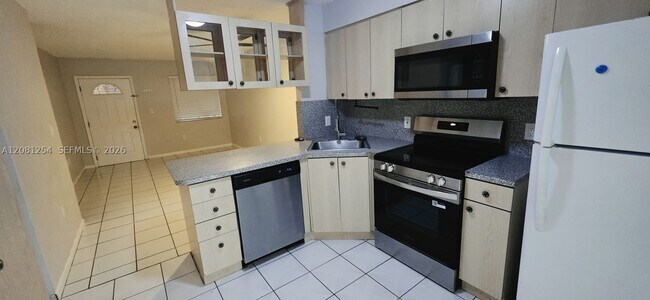 Building Photo - 5500 W 21st Ct