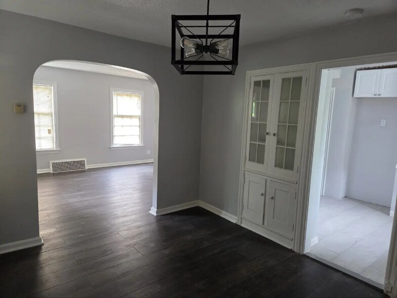 Building Photo - 2061 Staunton Rd