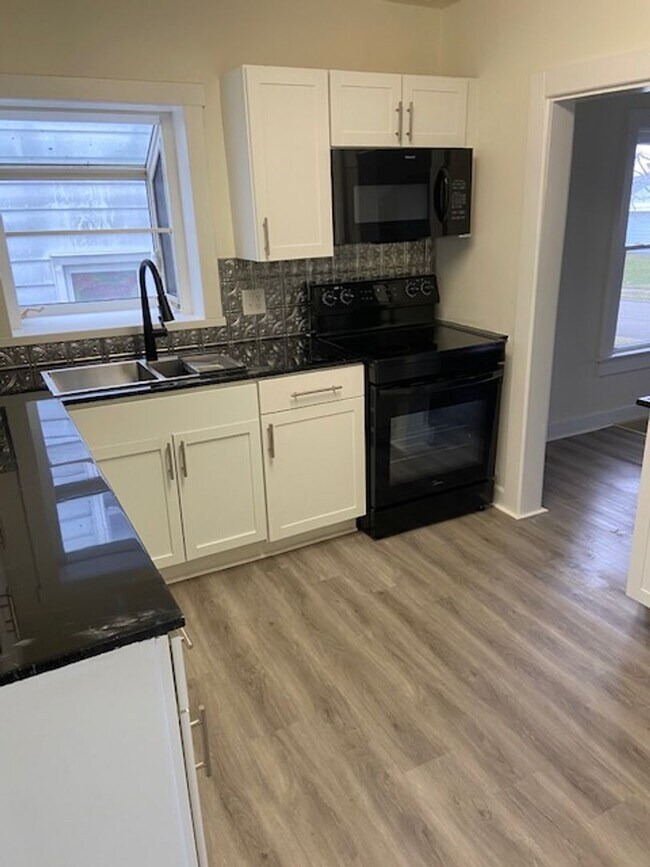 Building Photo - 3 Bedroom, 2 Bath w/Full Finished Basement and Lots of Charm