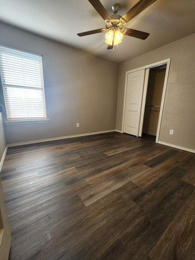 Building Photo - Beautiful 4 bedroom