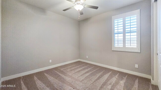 Building Photo - 18407 W Sandlewood Dr