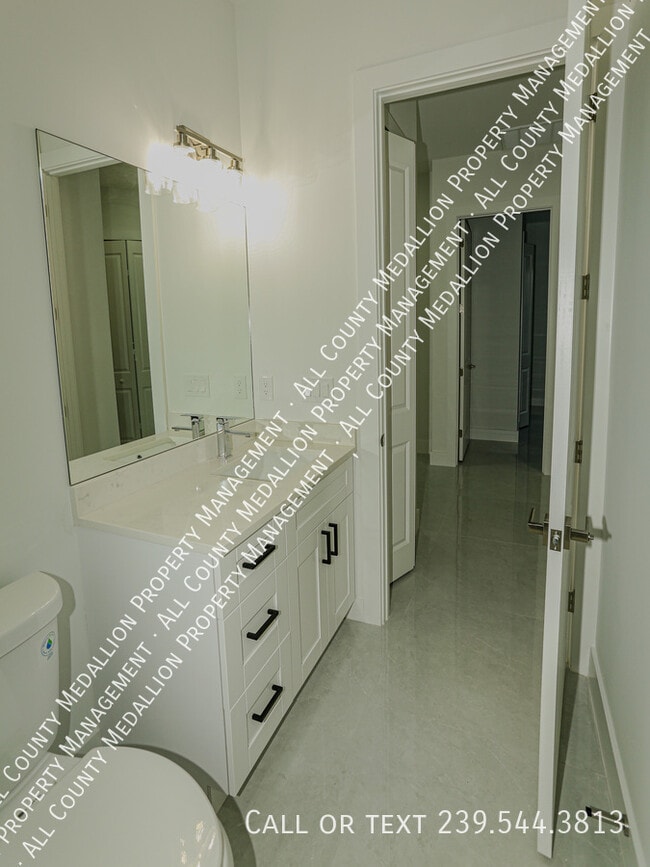 Building Photo - 143 Harold Ave S