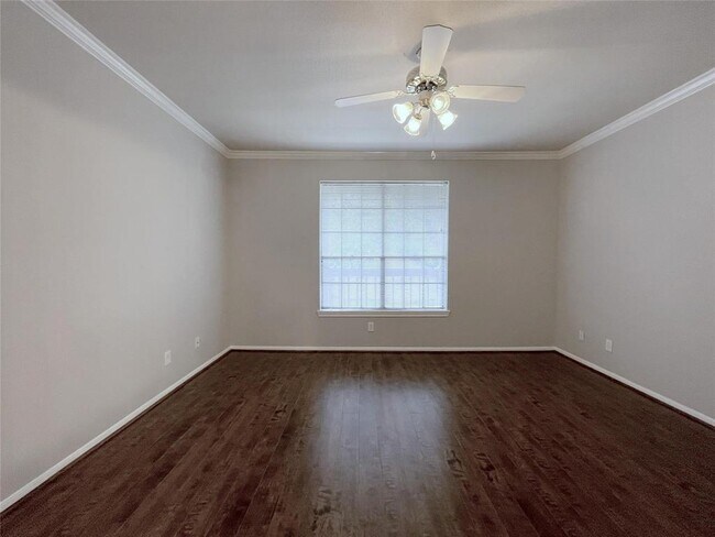 Building Photo - 2255 Braeswood Park Dr