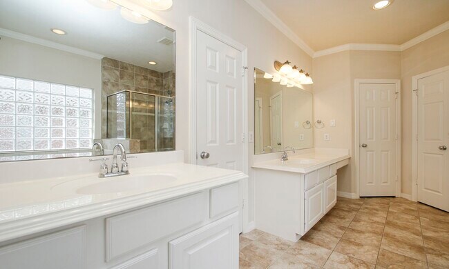 Building Photo - 1515 Olive Park