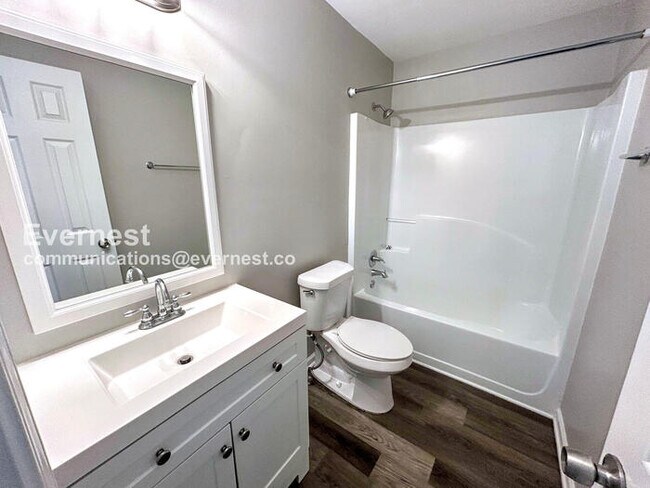 Building Photo - 204 Battle Dr