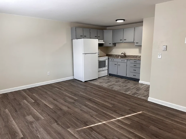 Building Photo - 50 Simard Dr