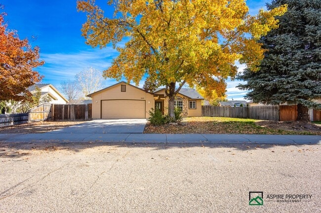 Building Photo - 3 bed 2 bath home